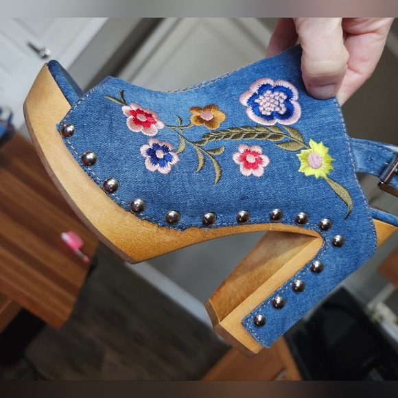 Brand New, Never Worn. Wishbone Embroidered Denim Platform Sandals. - Picture 4 of 15